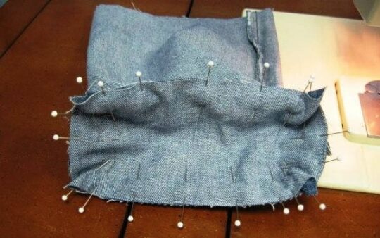 Как сделать женскую оригинальную сумку из старых джинсов своими руками